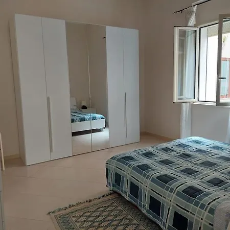 Al Porto فيبو فالينتيا مارينا