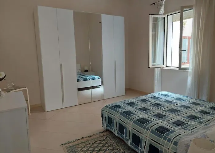 Al Porto فيبو فالينتيا مارينا